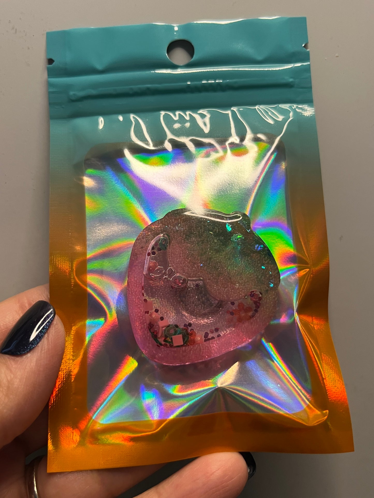 Resin Shaker Strawberry Cover Minder