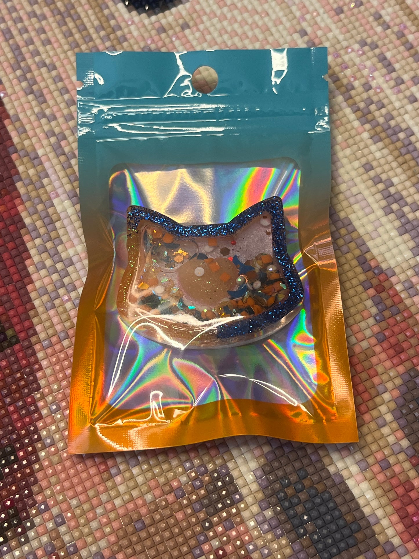 Resin Shaker Blue & Orange Cat Cover Minder
