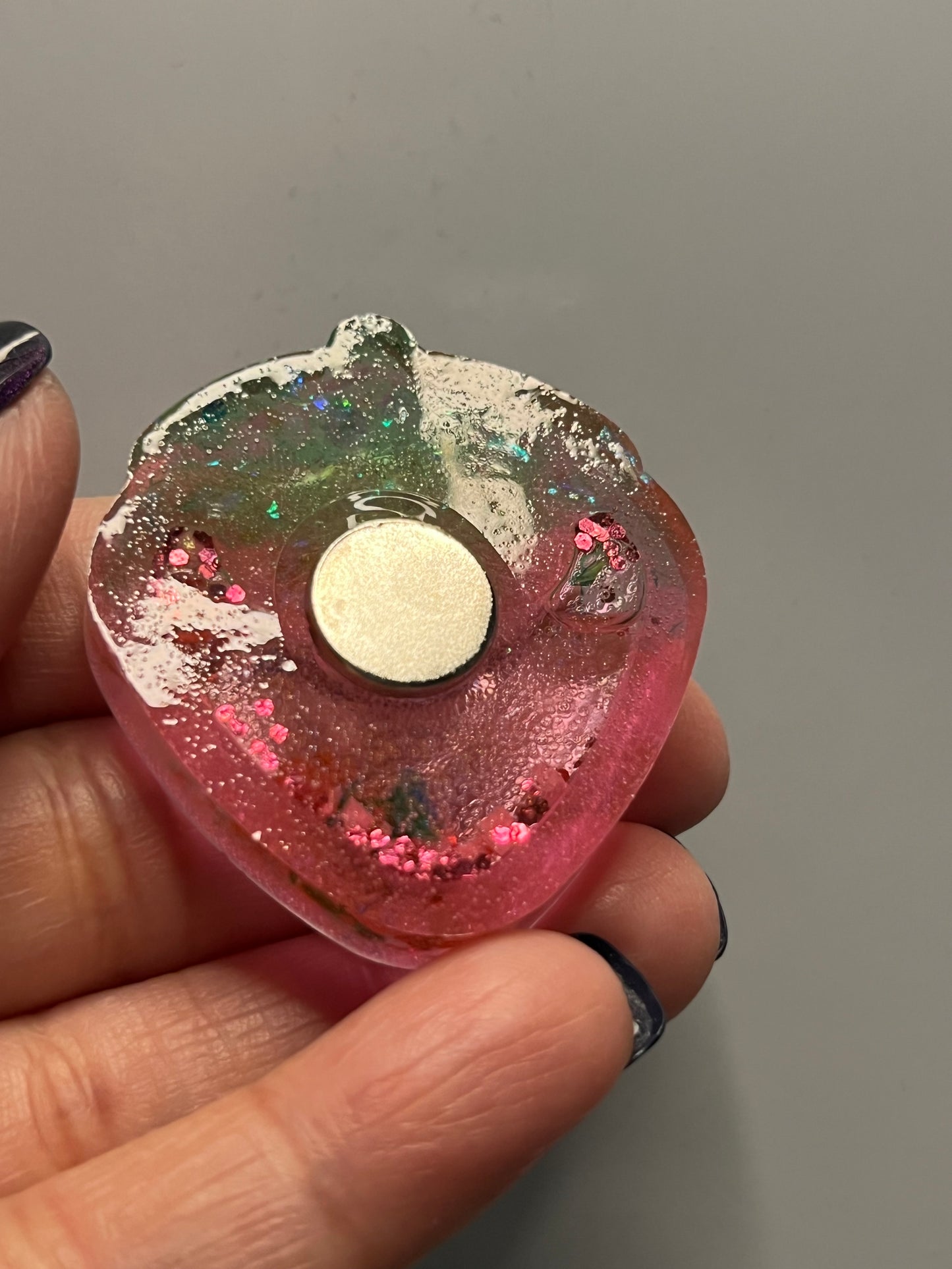 Resin Shaker Strawberry Cover Minder