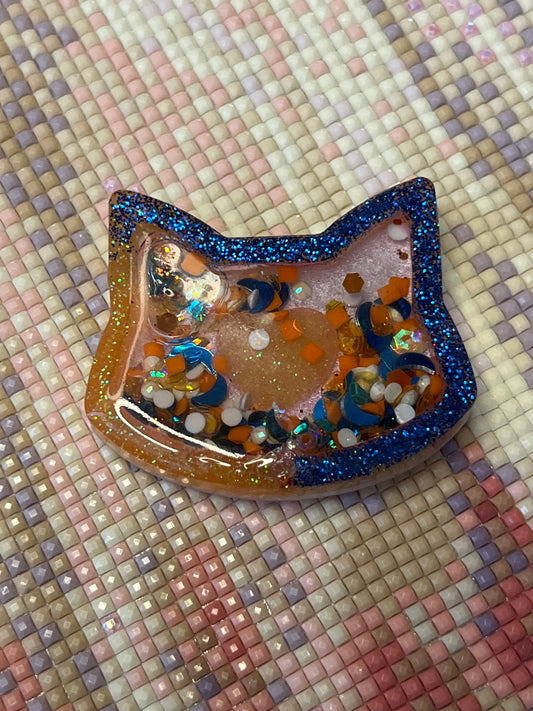 Resin Shaker Blue & Orange Cat Cover Minder
