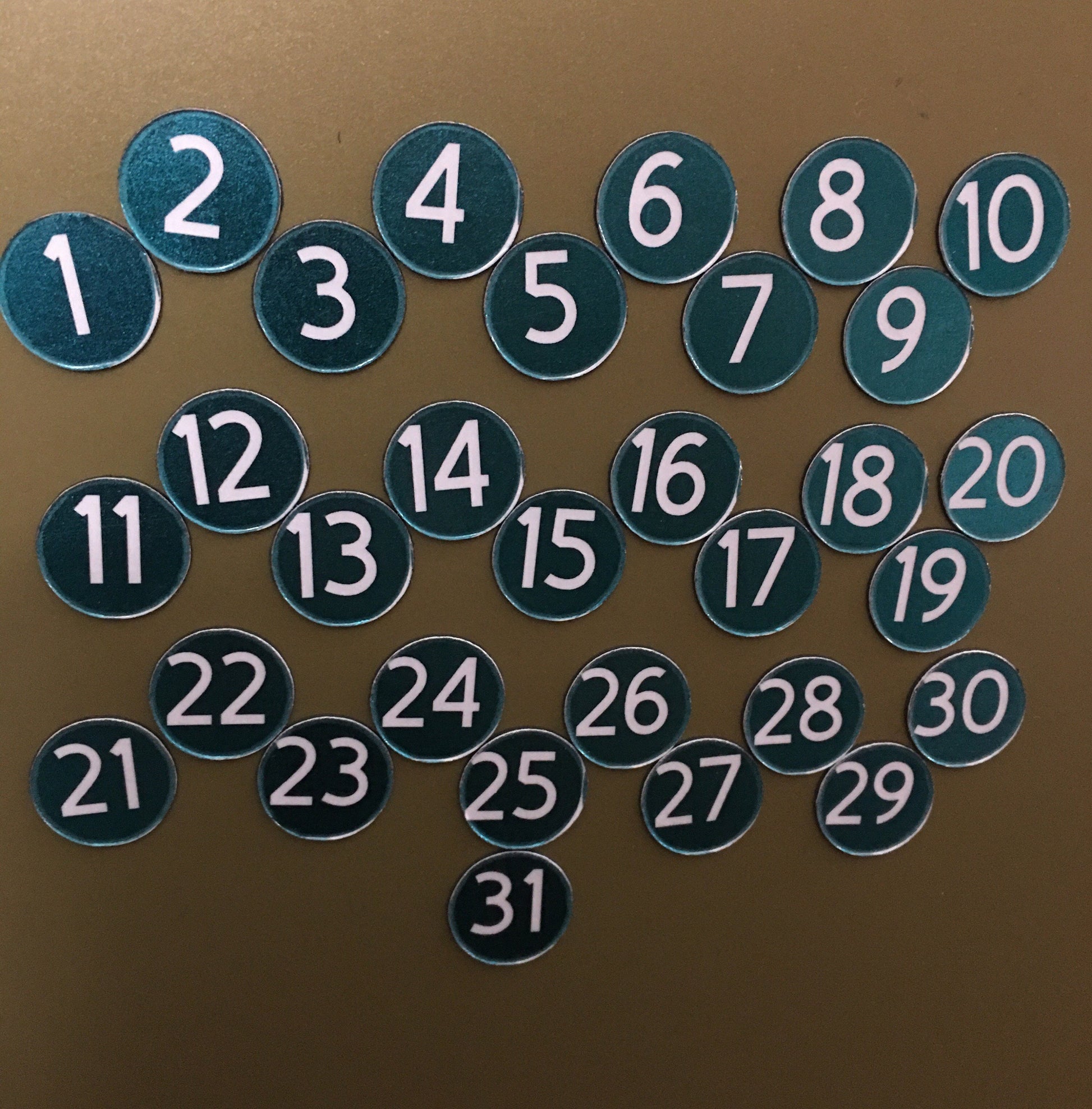 Foiled magnetic numbers // Beautiful Foiled Planner Numbers for Magnetic Calendar’s// Cricut Sans Font